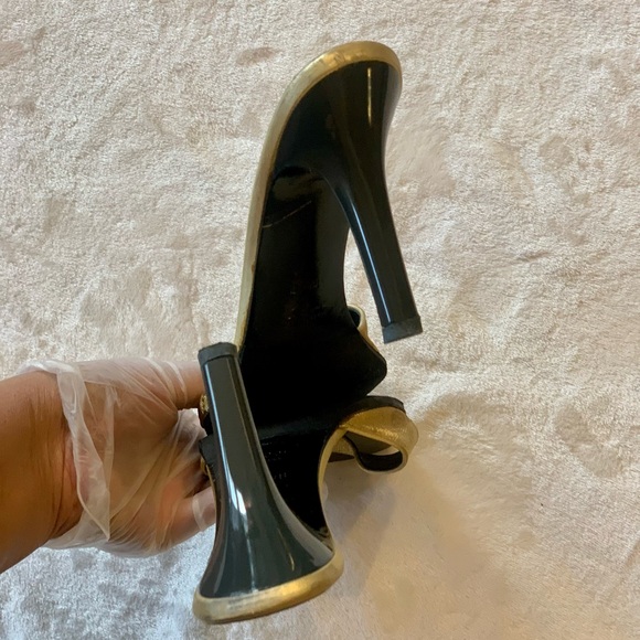 Gucci Vintage Never Worn Gold Metallic GG Mule Heel Pumps w/Gray Heel, Size 10.5 - Picture 6 of 13